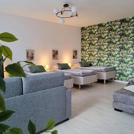 Modern 70m2 Apartment, Downtown, Smart Tv, Sleeps Up To 8 People! *