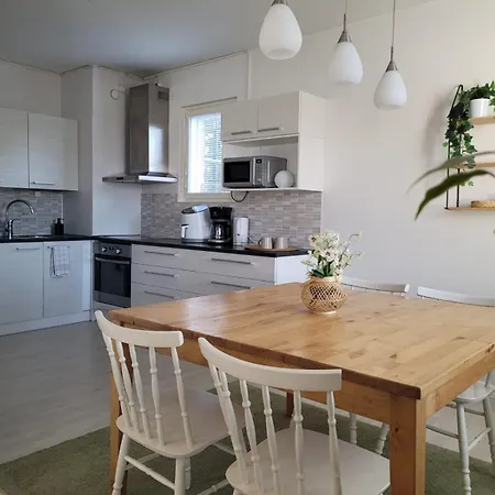 Modern 70m2 Apartment, Downtown, Smart Tv, Sleeps Up To 8 People! *